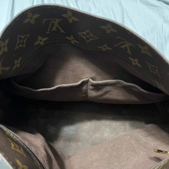 Louis Vuitton purse - Picture 4 of 12